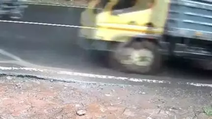 തലപ്പിള്ളി: വടക്കാഞ്ചേരി ബ്ലോക്ക് പഞ്ചായത്ത് ഓഫീസിന് സമീപം ഇരുചക്രവാഹനവും ലോറിയും കൂട്ടിയിടിച്ച് വയോധികൻ മരിച്ചു