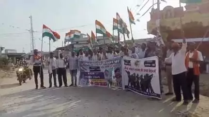 परसवाड़ा: 'ऑपरेशन सिंदूर' की सफलता पर चमनटोला चौक से निकाली गई विशाल तिरंगा यात्रा