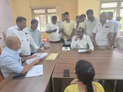ಮಾಗಡಿ: ತಾಲ್ಲೂಕು ಕಚೇರಿಯಲ್ಲಿ ಮಾಜಿ ಶಾಸಕ ಎ.ಮಂಜುನಾಥ್ ರಿಂದ ಸಾರ್ವಜನಿಕರ ಅಹವಾಲು ಸ್ವೀಕಾರ