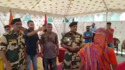কৃষ্ণগঞ্জ: চোরা চালান থেকে সীমান্তের মহিলাদেরকে বিরত রেখে স্বনির্ভর করার লক্ষ্যেই বিএসএফের নয়া উদ্যোগ