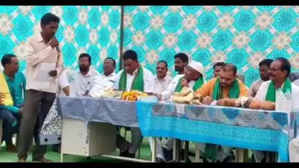 एटापल्ली: 'गट्टा' (जांबिया) भागात खासदार डॉ. नामदेव किरसान यांचा जनतेशी थेट संवाद : नागरिकांच्या व परिसरातील जाणल्या समस्या