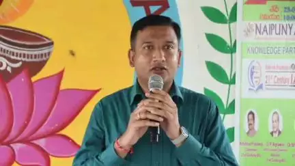 గుడిహత్నూరు: ప్రభుత్వ విద్యా సంస్థల్లో చదివే విద్యార్థులు పోటీ పరీక్షల్లో రాణించేలా శిక్షణలు అందించడం అభినందనీయమం:ఆదిలాబాద్ కలెక్టర్