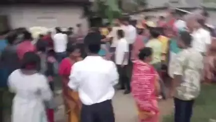 হরিণঘাটা: হরিণঘাটা দু'নম্বর ওয়ার্ডের কাউন্সিলর রাকেশ পারুইয়ের মরদেহ আজ শেষকৃত্য সম্পন্ন হলো, নিয়ে যাওয়া হল শ্মশানে
