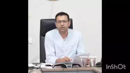 నవాబ్​పేట: గ్రామ పాలనాధికారి పరీక్షకు హాజరయ్యే అభ్యర్థులకు పలు సూచనలు చేసిన కలెక్టర్