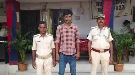 केवटी रनवे: केवटी पुलिस ने वाहन चेकिंग में चोरी की बाइक के साथ एक बाइक सवार को किया गिरफ्तार