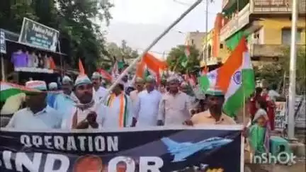 भिवापूर: भारतीय सैन्याच्या सन्मानार्थ तहसिल कार्यालय परिसरातून काढण्यात आली भव्य तिरंगा यात्रेचे आयोजन
