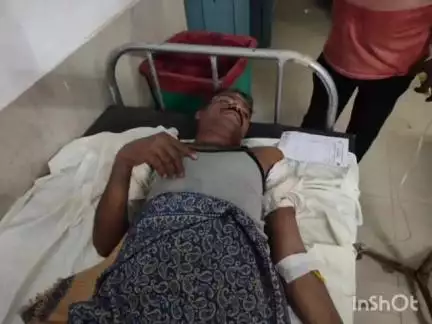 खरौंधी: खरौंधी में बिजली के करंट से घायल व्यक्ति, इलाज के लिए अस्पताल में भर्ती
