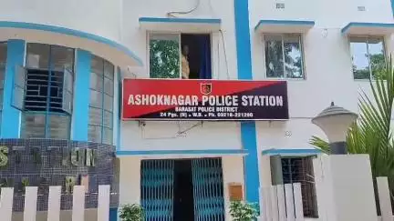 হাবড়া ২: প্রাইভেট গাড়ির সাথে স্কুটির সংঘর্ষ আহত হয় মহিলা সেই ঘটনায় প্রাইভেট গাড়ির চালক গ্রেফতার মন্ডলপাড়া এলাকা থেকে