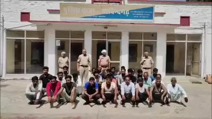 चौमूं: जयपुर ग्रामीण की गोविंदगढ़ थाना पुलिस ने दो अलग-अलग मामलों में कार्रवाई करते हुए 27 लोगों को गिरफ्तार किया