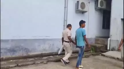 নামখানা: জমি সংক্রান্ত বিবাদে জেরে প্রতিবেশীকে মারধরের অভিযোগে গ্রেপ্তার এক ফ্রেজারগঞ্জ এলাকার ঘটনা আজ আদালতে পেশ করল