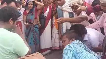 दलसिंहसराय: थाना के मालपुर निवासी रामधारी सिंह की पत्नी रुकमणी देवी की ट्रेनिंग में जाते समय सड़क दुर्घटना में मौत