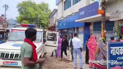 रोसड़ा: रोसड़ा टावर चौक स्थित बैंक के पास से पुलिस ने तीन युवकों को किया गिरफ्तार, पूछताछ जारी