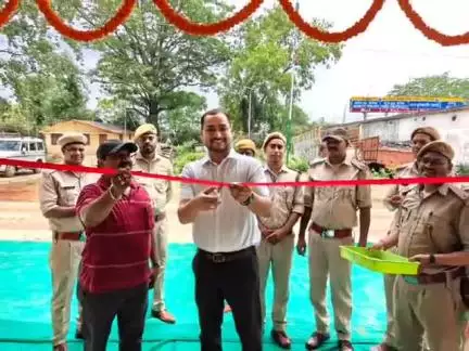 चुरचु: वन प्रमंडल पदाधिकारी द्वारा वन परिसर का जीर्णोद्धार के बाद किया गया उद्घाटन