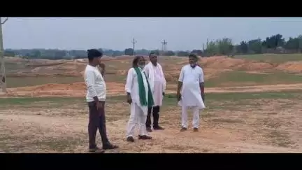 बिरनी: मीना बाजार के पास नया अस्पताल बनने की तैयारी, जनप्रतिनिधियों ने किया स्थल का मुआयना