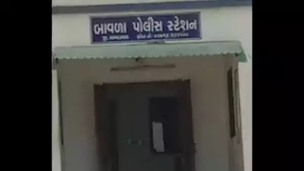 બાવળા: બાવળામાં રજોડા ગેટ પાસેથી વિદેશી દારૂની હેરાફેરી કરતો સ્કૂટર સવાર ઝડપાયો