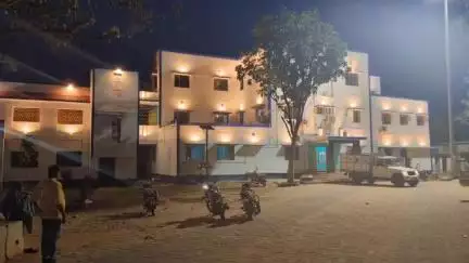 সাঁতুড়ি: নতুন রূপে আলোক শয্যায় সাজানো হলো সাঁতুড়ি ব্লক ও পঞ্চায়েত সমিতির কার্যালয়
