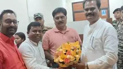 गोमिया: झामुमो कार्यकर्ताओं ने गोमिया विधायक सह मंत्री योगेंद्र प्रसाद से 27 मई को विशाल धरने में शामिल होने का आग्रह किया