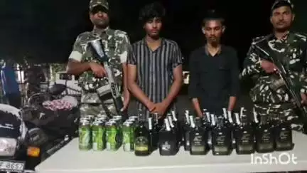 मधवापुर: SSB कैम्प के जवानों ने 39 बोतल शराब और बाइक के साथ दो धंधेबाजों को किया गिरफ्तार