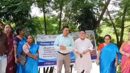 পুরাতন মালদা: পৌরসভা সংলগ্ন এলাকায় গাছ লাগানোর কর্মসূচি উপস্থিত চেয়ারম্যান কার্তিক ঘোষ