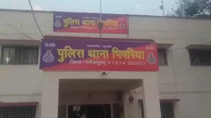 पिपरिया: ग्राम हथबास में मंडी रोड पर युवक से कार सवार लड़कों ने की मारपीट, पुलिस ने मामला दर्ज किया