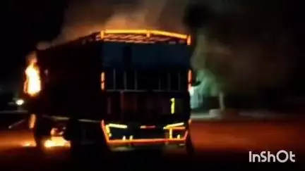 मूंडवा: मूंडवा के पास कुचेरा टोल प्लाजा के निकट चलते ट्रक में लगी आग, नहीं हुई जनहानि
