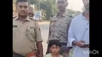 थावे: लामीचौर गांव से लापता सात वर्षीय बच्ची को पुलिस ने आधे घंटे में बरामद कर मां-पिता को सौंपा