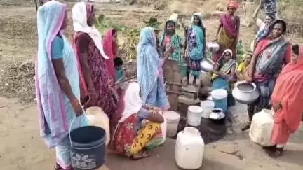 निवास: हीरापुर में जल संकट: 1200 की आबादी एक हेडपंप पर निर्भर, ग्रामीणों ने दी आंदोलन की चेतावनी