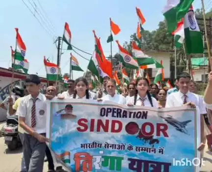सरकाघाट: विधायक सहित अन्य संस्थाओं ने सरकाघाट में निकाली तिरंगा यात्रा, सेना को किया नमन