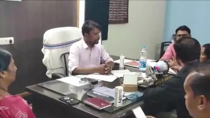 पीरटांड: पीरटांड़ में उपभोक्ताओं को जून में मिलेगा तीन माह का अग्रिम राशन, बीडीओ ने जनप्रतिनिधियों के संग बैठक की