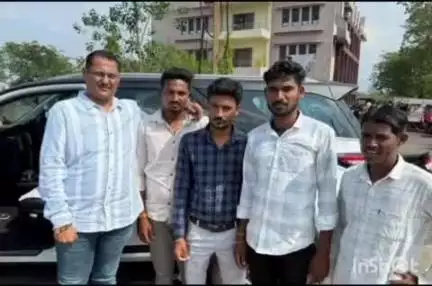 वरोरा: शिवसेना (उबाठा)जिल्हाप्रमुख रवींद्र शिंदे यांची पिंपळगाव येथील शिवसैनिकांना सदिच्छा भेट