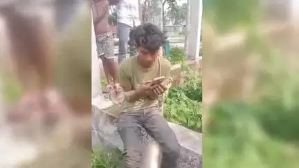 মেখলিগঞ্জ: চ্যাংড়াবান্ধা সংলগ্ন কলসিবান্ধায় দিনদুপুরে চুরির চেষ্টা, ধরা পড়ে নিজেই ধরাল গ্যাংয়ের মূল চক্রীকে
