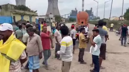 অন্ডাল: অন্ডাল ডিভিসি মোড়ে এক সাইকেল আরোহী পথচারীকে ছয় চাকার ডাম্পার দিয়ে ধাক্কা মারে ঘটনাস্থলে মৃত্যু পথচারীর
