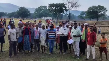 बतौली: बतौली ब्लॉक के ग्राम पोकसरी के ग्रामीणों की मांग पर राजस्व विभाग ने किया खेल मैदान का सीमांकन, ग्रामीण हुए खुश