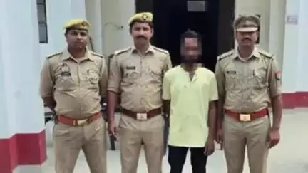 खड्डा: गंगाछपरा में पारिवारिक विवाद में बहन की हत्या करने वाले नशेड़ी भाई को चाकू के साथ पुलिस ने किया गिरफ्तार