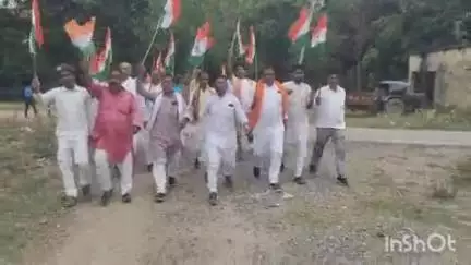 अतरी: अतरी में भाजपा कार्यकर्ताओं ने भारतीय सेना के सम्मान में तिरंगा यात्रा निकाली