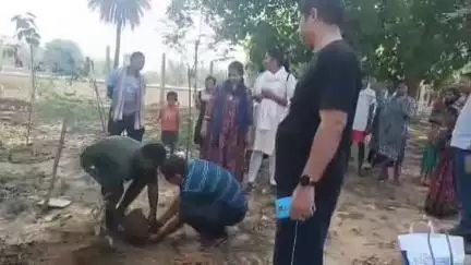 ରାଜଗାଙ୍ଗପୁର: କଲିଜା ପଥର ଗ୍ରାମରେ ଆନ୍ତର୍ଜାତିକ ଯୋଗ ଦିବସ ପୂର୍ତ୍ତି ଅବସରରେ ସାମୂହିକ ବୃକ୍ଷ ରୋପଣ କାର୍ଯ୍ୟକ୍ରମ ଅନୁଷ୍ଠିତ