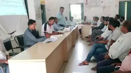 छातापुर: छातापुर में बीएलओ के प्रशिक्षण के लिए आयोजित तीन दिवसीय शिविर का समापन