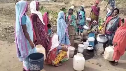 निवास: जल संकट से जूझ रहे हीरापुर के ग्रामीण,एक हेडपंप के भरोसे ,लगभग 12 सौ की आबादी ,आंदोलन की चेतावनी#jansamasya