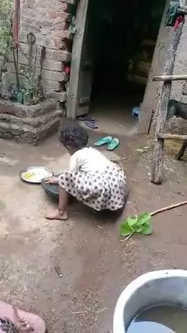 छोटे छोटे बच्चो को छोड़कर पत्नी चली गई बच्चे सोशल मीडिया से मिडिया गुहार लगा रहे हैं धनगांव माल चांटी शहपुरा डिंडौरी