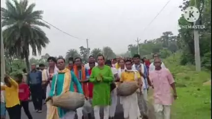 রঘুনাথপুর ২: কলসযাত্রা হোমযজ্ঞ কীর্তন সহযোগে বাঁন্দা গ্রামের নতুন হরিমন্দির প্রতিষ্ঠা ঘিরে ব্যাপক উৎসাহ উন্মাদনা,উপস্থিত ZP সদস্য