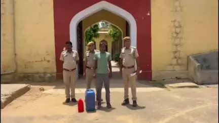 बस्सी: जयपुर ग्रामीण की जमवारामगढ़ थाना पुलिस ने 20 लीटर अवैध शराब बरामद कर एक आरोपी को किया गिरफ्तार