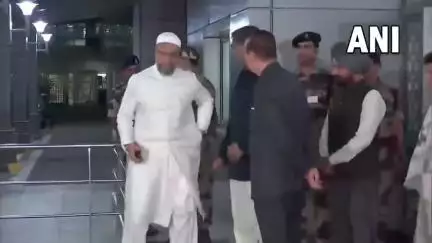 असददुद्दीन ओवैसी पाकिस्तान की
पोल खोलने और आतंकवाद के खिलाफ
भारतीय प्रतिनिधि मंडल क़े साथ सऊदी अरब रवाना हुये
#owaisi