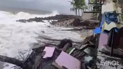 കാർത്തികപ്പള്ളി: തൃക്കുന്നപ്പുഴയിൽ കടൽക്ഷോഭം, രണ്ടു വീടുകൾ തകർച്ചാ ഭീഷണിയിൽ
