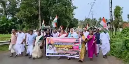 പത്തനാപുരം: കോൺഗ്രസിന്റെ നേതൃത്വത്തിൽ വിളക്കുടി ഗ്രാമപഞ്ചായത്ത് ഓഫീസിലേക്ക് പ്രതിഷേധ മാർച്ച്‌ നടത്തി