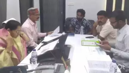 त्योंदा: जिपं अध्यक्ष ने जिले में चल रहे निर्माण कार्यों की जानकारी उपलब्ध कराने के दिए निर्देश