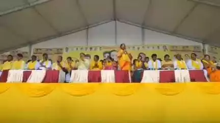 వైసీపీకి వత్తాసు పలికే పోలీసులు ఇప్పుడైనా మారాలి పుట్టపర్తిలో జిల్లాటిడిపి మహానాడులో ఎమ్మెల్యే పరిటాల సునీత హెచ్చరించారు