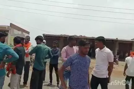बैराड़: बैराड़ में भारत पेट्रोल पंप पर जय बजरंग ट्रेबल्स की बस में ड्राइवर फंदे से लटका मिला, परिजनों ने लगाया जाम