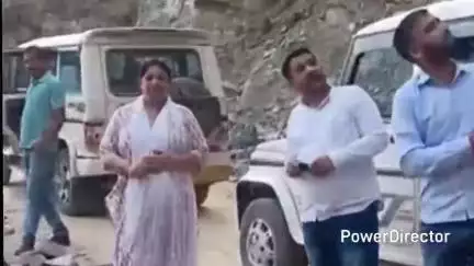 ओखलकांडा: पतलोट- मिडार सड़क में चल रहे निर्माण कार्य का समाजसेवी ने किया निरीक्षण
