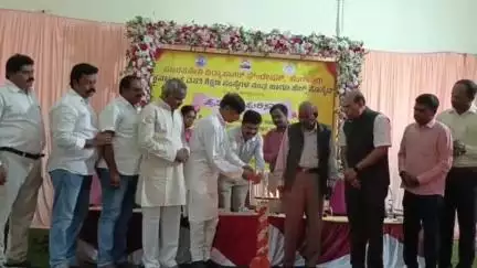ಪಾವಗಡ: ಪಟ್ಟಣದಲ್ಲಿ ಪ್ರತಿಭಾನ್ವಿತ ವಿದ್ಯಾರ್ಥಿಗಳಿಗೆ ಪುರಸ್ಕಾರ ನೀಡಿ ಗೌರವ, ನಿವೃತ್ತ ಐಎಎಸ್ ಅಧಿಕಾರಿ ಡಾ. ಇ.ವೆಂಕಯ್ಯ ಭಾಗಿ