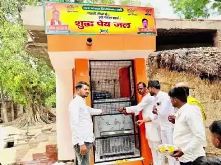 आलापुर: किछौछा नगर में 3 अलग-अलग स्थानों पर स्थापित शुद्ध शीतल जल केंद्रों का चेयरमैन ने किया शुभारंभ
